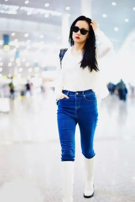 黄龄清新亮相重庆机场干练时尚造型引人注目