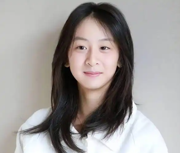 朱茵女儿最惹人爱,梧桐妹最会享受自由_李嫣_发展_照片