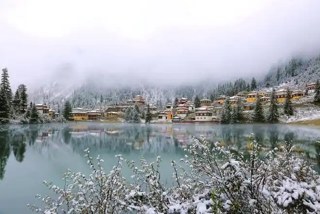 人间仙境九天瑶池措卡湖雪后风光