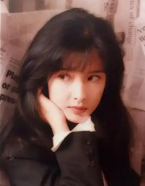 周慧敏:被吴君如骂集邮女,嫁给风流丈夫,如今57岁现状如何?