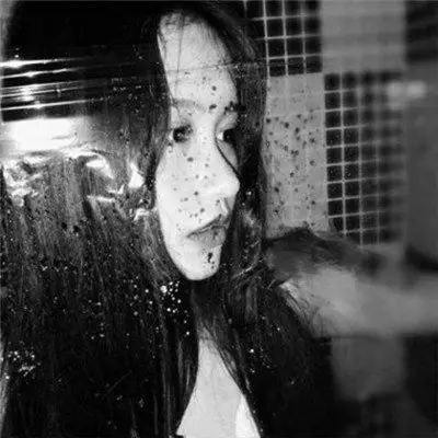 黑白伤感的女生头像都是因为你