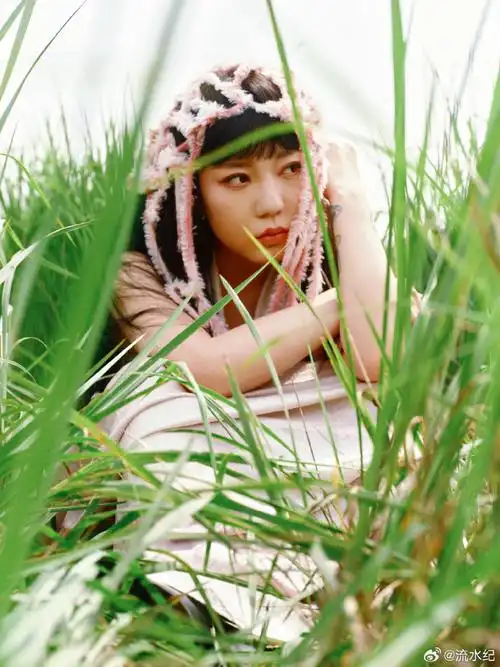 吴莫愁《化作风去远方》mv终于即将跟大家见面了,先来一波全新写真