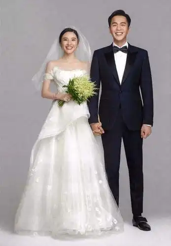 有种"爱情"叫女星婚纱照!