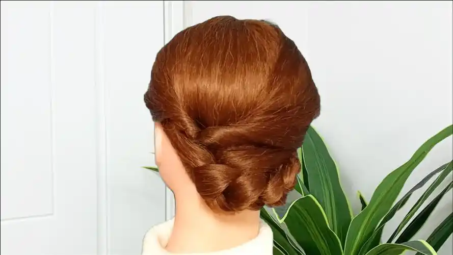 50岁妈妈烫发卷发,一定要试试这款盘发,气质富贵有档次