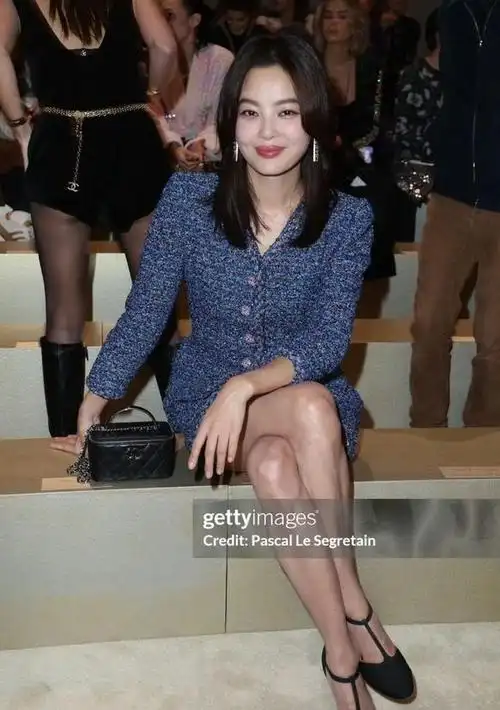 巴黎时装周:宋慧乔精致的风,53岁俞飞鸿好绝,韩素希惊艳