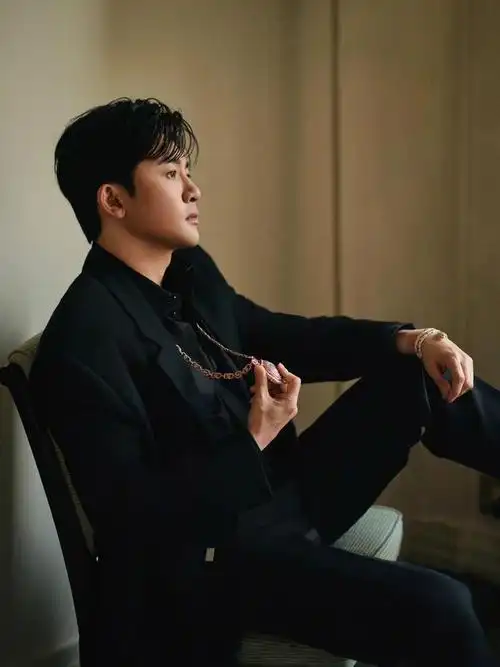 苏有朋身穿allblack西服套装长西装走路带风