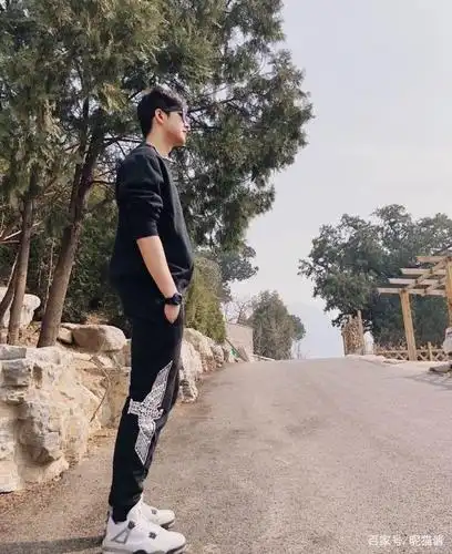 "金龟子"女儿王逸宸近照爆出,有着和父母相似的爱情经历身高差