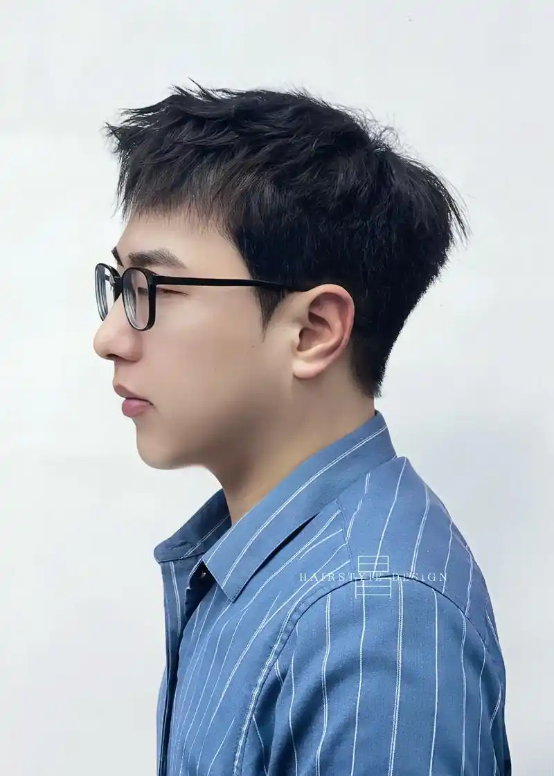 男生发型凌乱蓬松自然束状感前刺