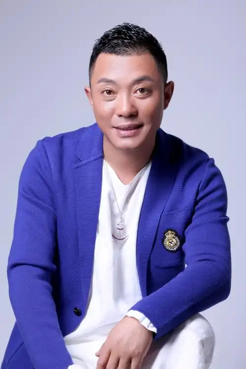 1977年9月6日出生于吉林省四平市,中国内地实力男歌手