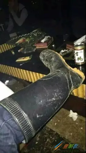 抖音穿雨靴ktv什么意思抖音穿雨靴ktv是什么梗