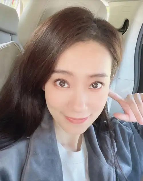 张小斐成名前后变化:微博评论仅经纪人一人,如今服饰一天一等级