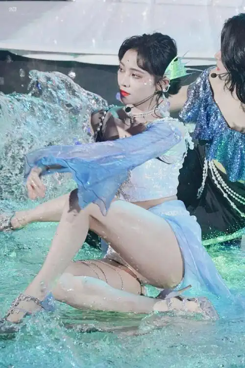 许佳琪戴萌水中舞蹈##许佳琪重回snh48总选