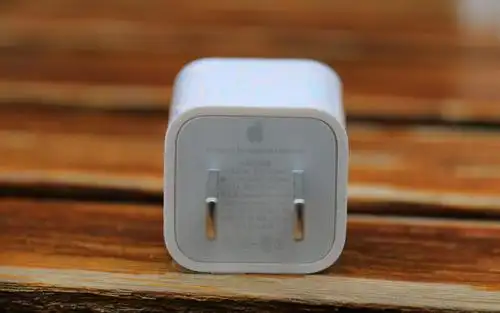 苹果新款30w充电器上市,iphone12或许支持30w快充