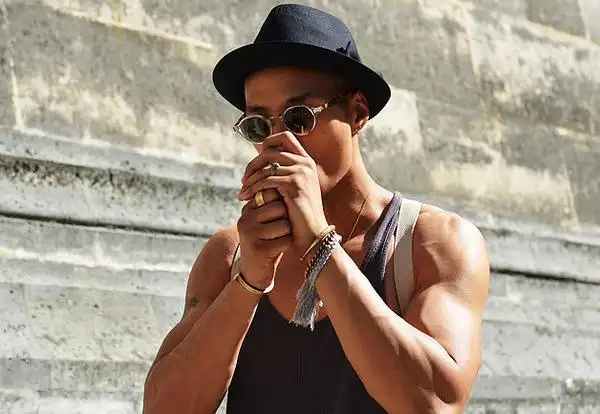 那些戴墨镜的大叔