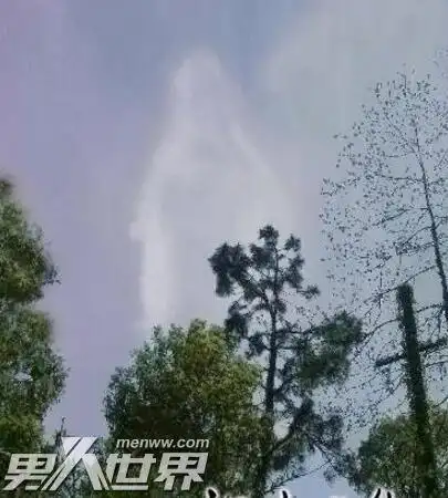 实拍天上出现观音菩萨形象逼真俨然观音现世