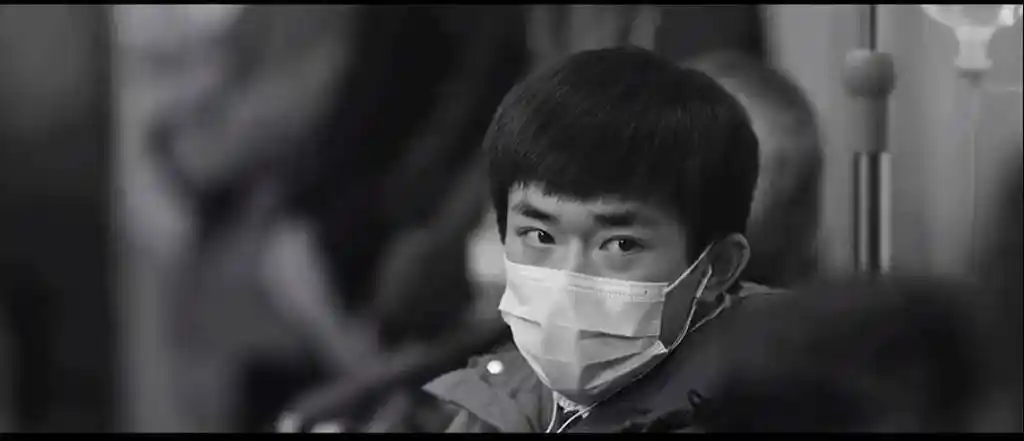 原创易烊千玺最新电影预告口罩下的泪惹人心疼周迅竟是女主角