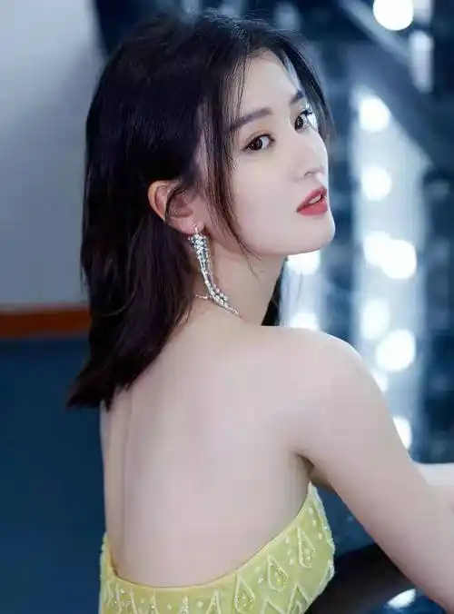 谁的背最美?乔欣的美背堪称教科书!据说都在等美背练习教程?