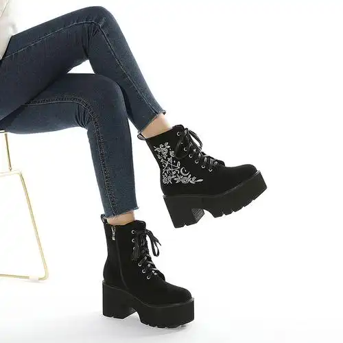 2023秋冬大码花纹刺绣女鞋亚马逊新款女靴粗跟厚底短