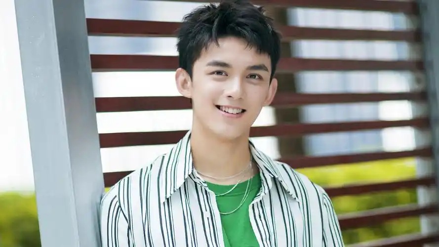 47m上传时间:2020-06-16壁纸标签:吴磊明星明星风尚壁纸封面图吴磊