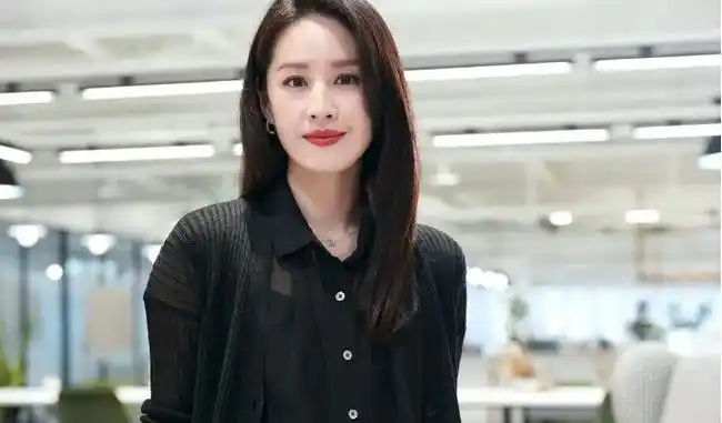 无论表现得有多睿智都是个笨蛋,无论活到多大岁数都是个巨婴