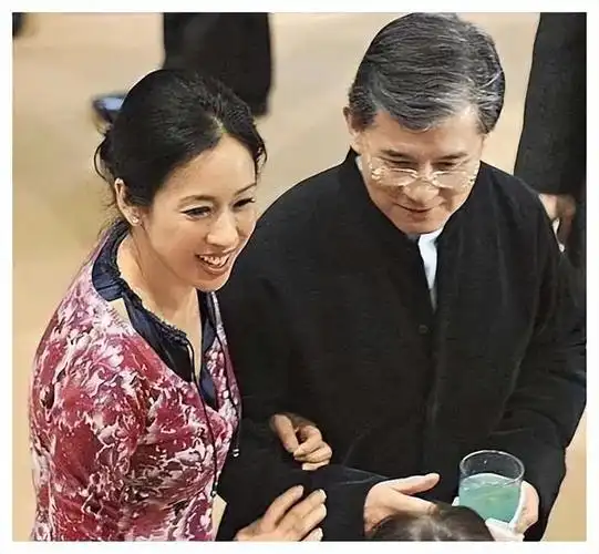 霍启刚竞选人大代表,霍启山当选澳娱董事,朱玲玲成为了大赢家