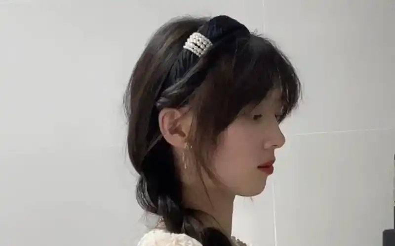 戴发箍的侧麻花辫发型来啦～ 超级温柔der