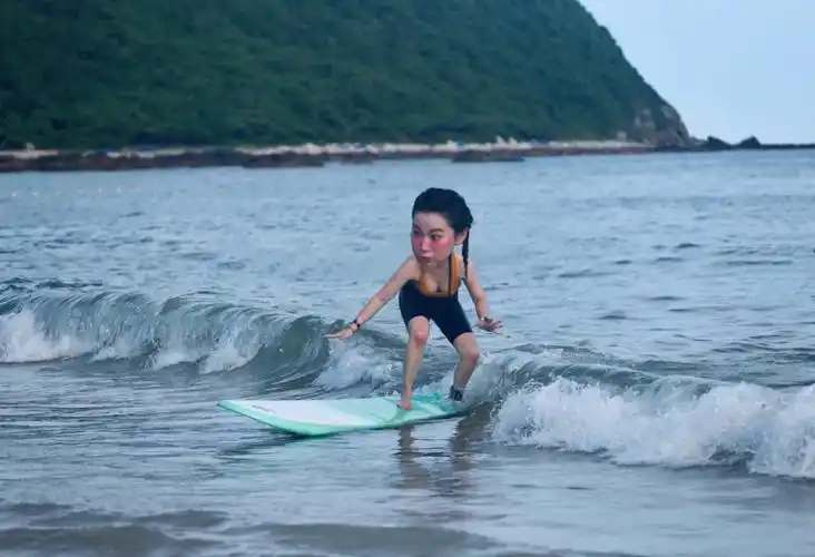 ps:教练身材超棒,穿比基尼教学皮肤直接是匀称的古铜色,我怀疑是美黑