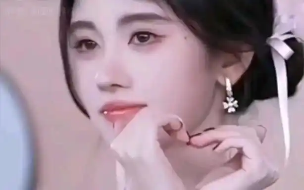 鞠婧祎:公主请比心