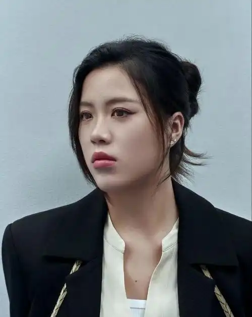 奥运冠军杨倩晒照被网友骂:有时间拍照,不如多花点时间在训练上-七断