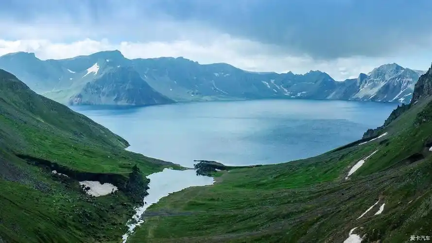东北第一高峰海拔最高的火山体长白山天池让人惊艳
