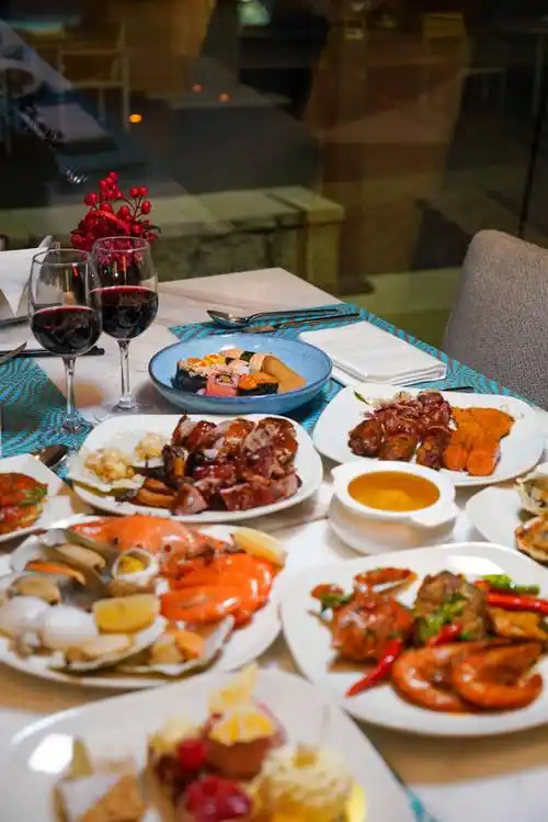 深圳大梅沙京基洲际度假酒店源61咖啡全日制餐厅焕新开幕_晚餐_用餐