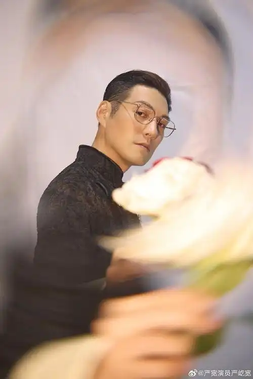 上海时装周开幕秀,用惊艳绝不为过为最帅气的设计师苏雅维喝彩#严屹宽