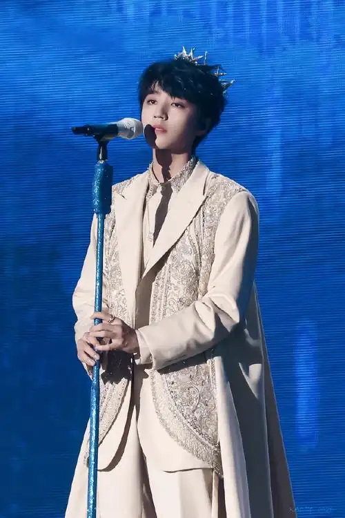 王俊凯马嘉祺相似造型