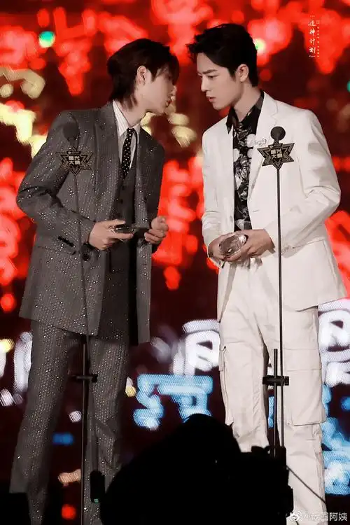 肖战王一博vs魏无羡蓝忘机#肖战王一博将同台,突然想起他们演的