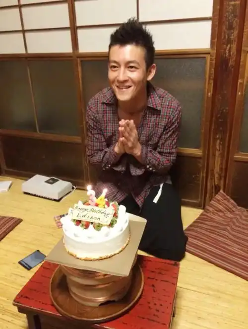 我跟自己偶像同一天生日,祝陈冠希和郑州陈冠希生日快乐98#陈冠希