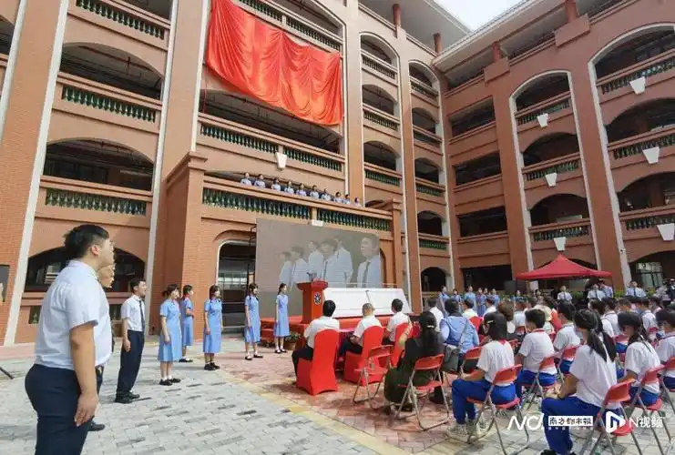 南都讯  8月29日上午,广州市真光中学初中部本部校区落成启用,该校区