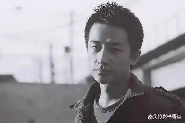 不拍戏就"消失"的黄轩,已经走上了男演员的另一条大道