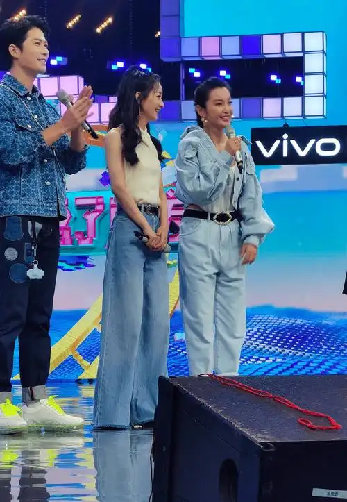 李冰冰赵丽颖同框两人身高差只有1cm但腿长差距也太明显了吧