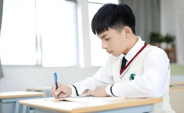 高中阶段主要培养学生的性格养成和独特的学习能力以及学习目标,高考