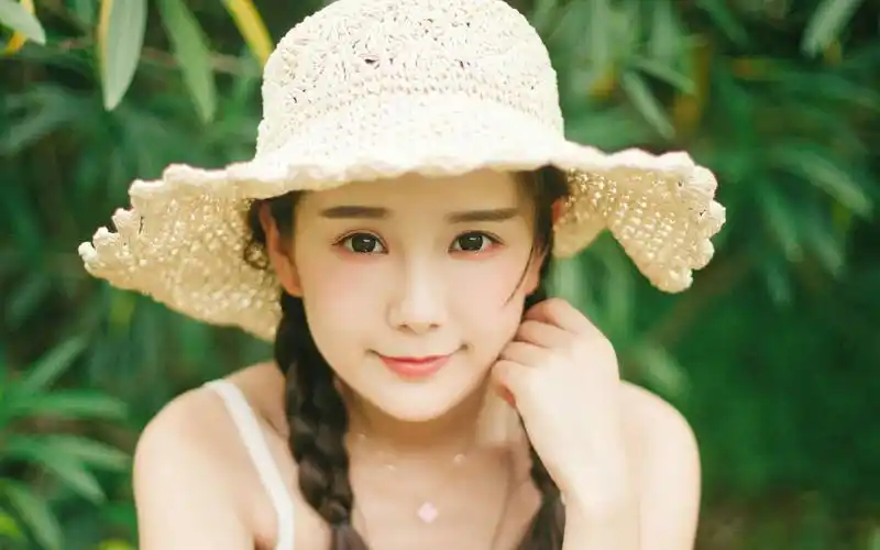 甜美少女夏日清凉户外写真图片桌面壁纸