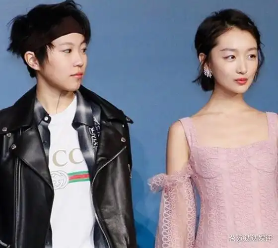 大家都知道王菲的大女儿叫窦靖童,是与国内摇滚巨星窦唯所生.