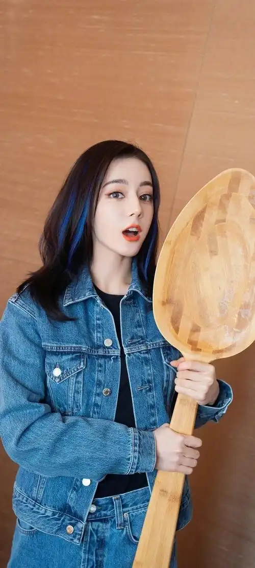 迪丽热头像迪丽热巴壁纸正脸迪丽热巴生活照壁纸迪丽热巴竖屏手机壁纸