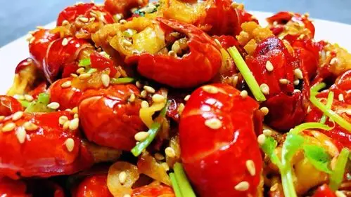 蒜蓉辣椒酱炒龙虾尾