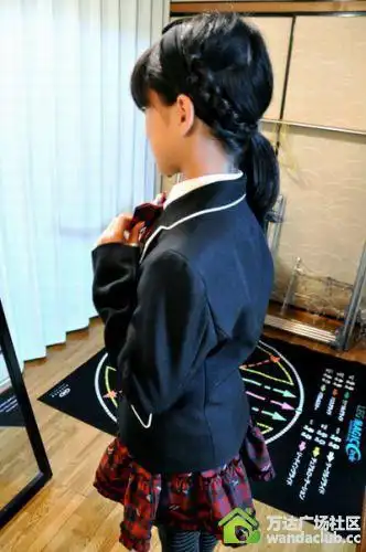 日本12岁男孩留长发穿女生校服上学 患性别认同障碍