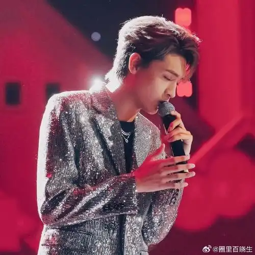 看来老秦@秦霄贤不光是会蹦迪,唱歌92也是一样yyds