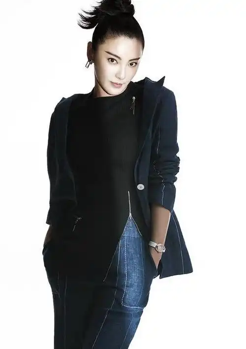 张雨绮真是人间尤物身材白衬衫配鱼尾长裙166cm高比例太出众