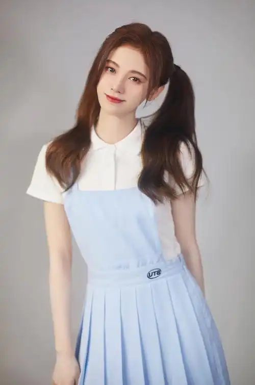 八月封面人物|鞠婧祎:夏梦悠长