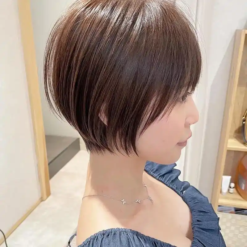 减龄的挂耳短发推荐.2024年女生留剪什么样的发型呢?挂耳短 - 抖音