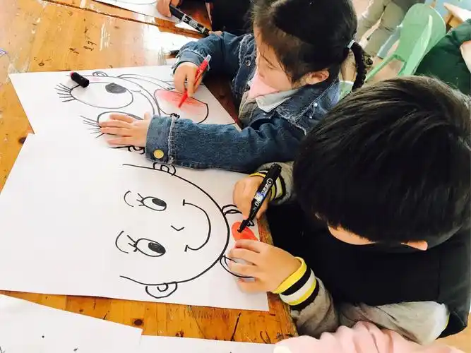 明日之星幼儿园美术兴趣班(中班组)第四课创意吹画"飞舞的头发"