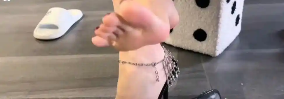 用光脚丫奖励你呢